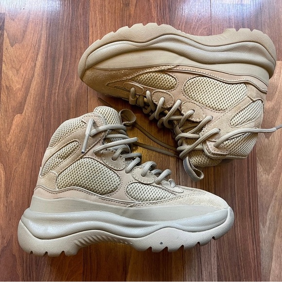 Yeezy Taupe Boots(men’s size 6)